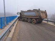 Ситуация в Косово: Сербы установили новые баррикады. Белград и Приштина подтягивают войска