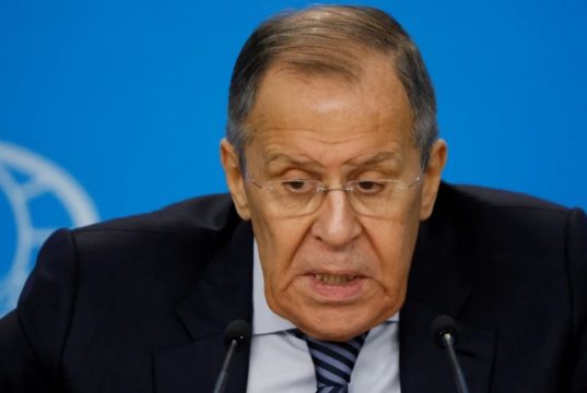 Лавров обвинил Запад в попытке организовать революцию в России