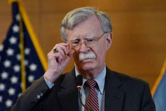 Болтон заявил пранкерам о необходимости пресекать попытки диалога с Россией