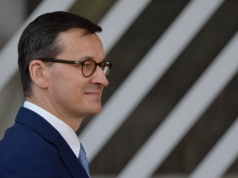 Премьер Моравецкий: Польша готова передать Украине истребители, но не «в первых рядах»