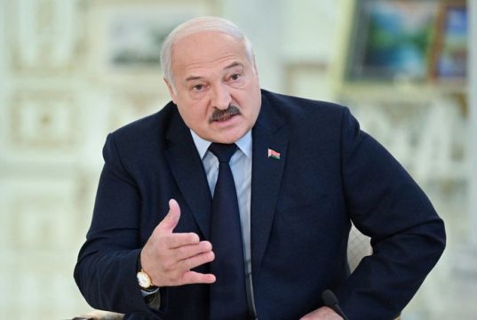 Лукашенко заявил о готовности устроить встречу Путина и Байдена в Минске