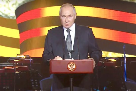 Выступление Владимира Путина на концерте, посвященном 80-летию Сталинградской битвы Выступление Владимира Путина на концерте, посвященном 80-летию Сталинградской битвы