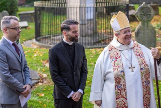 Церковь Англии разрешила благословение однополых пар