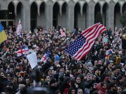 Оценки развития происходящих в Тбилиси событий расходятся: грозит ли властям в Тбилиси повторение судьбы экс-президента Украины Виктора Януковича или же Власти Грузии проявят силу перед лицом цветной революции?