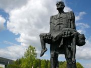 Женщин, стариков и детей в Хатыни сожгли украинские каратели