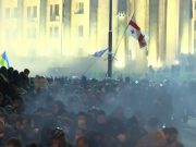 «Выслать дипломатов РФ и устроить Майдан» – ЕC подбивает грузин на продолжение протестов