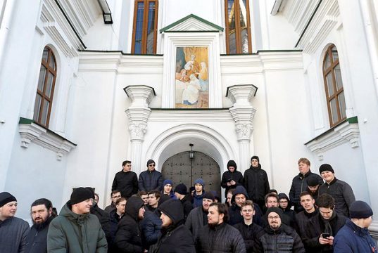 В Кремле осудили выселение монахов из Киево-Печерской лавры В Кремле осудили выселение монахов из Киево-Печерской лавры