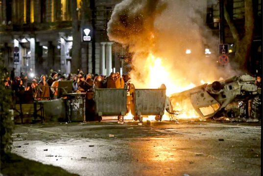 В Кремле выразили обеспокоенность из-за акций протеста в Грузии В Кремле выразили обеспокоенность из-за акций протеста в Грузии