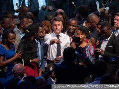 Африканцы подвергли Макрона насмешкам и унижениям