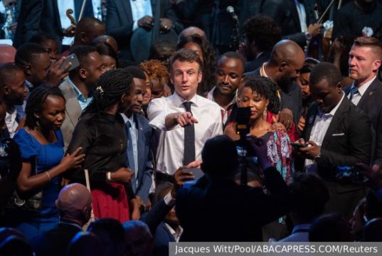 Африканцы подвергли Макрона насмешкам и унижениям