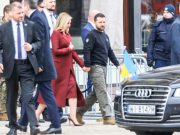 Зеленский хочет сдать Украину Польше: «В будущем между нашими народами не будет существовать никаких границ: политических, экономических и — что очень важно — исторических», — сказал президент Украины в Варшаве.