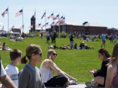 Патриотизм, религия, семья, дети — ценности, которые на протяжении поколений определяли национальный характер американцев, теряют для них своё значение. Единственным приоритетом, роль которого за последние четверть века только возросла, являются деньги.