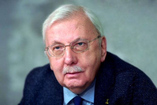 Декан Высшей школы телевидения МГУ Виталий Третьяков Декан Высшей школы телевидения МГУ Виталий Третьяков