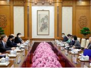 Нельзя говорить одно, а делать другое: воспитательная беседа Цинь Гана с послом США в Китае