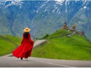 На пляжи — в Батуми, в Европу — через Кутаиси. Первые туристы едут в Грузию