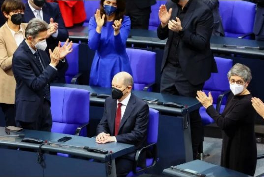 За европейское будущее должна была заплатить Россия, которую обязали доплачивать за сам факт поставки нашей продукции в страны ЕС…