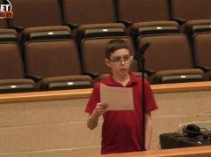 В США ребёнка выгнали из школы за надпись «Есть только два пола» на футболке