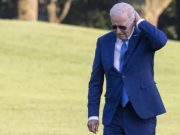 Байден ударился головой при выходе из вертолета