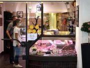 Узаконенный рацион бюргера: мучные черви, сверчки, личинки мусорного жука, но не больше 10 граммов в день