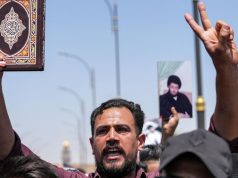 Датские радикалы сожгли Коран у здания иракского посольства в Копенгагене