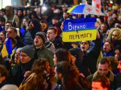 Украина грозит нам насильственной сменой власти, та самая Украина, граждане которой, обустроившись в Грузии, соревнуются между собой, кто больше выпьет пива и съест хинкали, но при этом прожужжали нам все уши: дескать, идите и воюйте за нашу страну