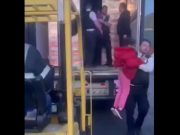 В Лондоне нашли целый грузовик с детьми. Основная версия местных журналистов — детей везли чёрные трансплантологи, конечная цель — извлечение и продажа органов