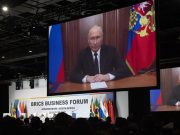 «Мы видим возможности»: страны БРИКС обсуждают создание единой валюты в качестве альтернативы доллару