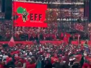 На съезде Панафриканской партии Южной Африки публику заводят речевкой: «Стреляй на поражение. Убей бура (белого), убей фермера» Стреляй на поражение. Убей бура, убей фермера