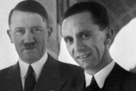 Опасная игра: На улицах Германии появились отсылки к Третьему Рейху