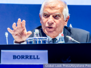 Боррелль пообещал Грузии не отдать ее России