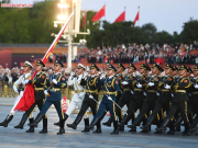 НА ЦЕНТРАЛЬНОЙ ПЛОЩАДИ ПЕКИНА ПРОШЛА ТОРЖЕСТВЕННАЯ ЦЕРЕМОНИЯ В ЧЕСТЬ 74-Й ГОДОВЩИНЫ СОЗДАНИЯ КНР