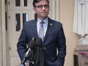 Джонсон потребовал от Белого дома отчитаться об отправленных Украине средствах