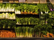 Количество сельскохозяйственной продукции, завозимой из-за рубежа, ежегодно растет, а местные продукты постепенно вытесняются с рынка