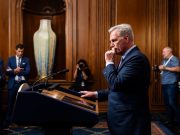 Politico: отставка Маккарти грозит Байдену трудностями с продолжением поддержки Украины