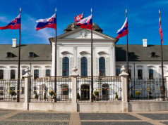 FT: Словаки возмущены щедрой поддержкой властями украинских беженцев