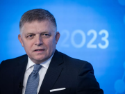 Словакия испытывает гораздо более серьезные проблемы, чем Украина, поэтому военная помощь Киеву со стороны Братиславы прекратится, заявил Роберт Фицо, бывший премьер-министр республики и лидер победившей на выборах в парламент партии Smer.