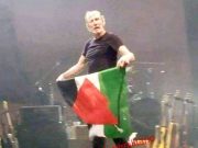 Солист группы Pink Floyd Роджер Уотерс на своем концерте развернул палестинский флаг Солист группы Pink Floyd Роджер Уотерс на своем концерте развернул палестинский флаг