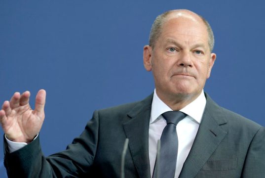 Канцлер Германии Олаф Шольц на немецком общественном канале ARD Канцлер Германии Олаф Шольц на немецком общественном канале ARD