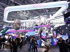 Представленные на выставке «Россия» достижения отразят в новом учебнике обществознания