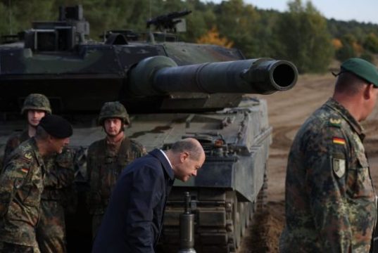 Германский милитаризм поднимает голову: Шольц готовится к «очень долгой войне»