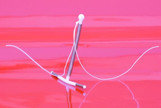 Власти Дании тайно и принудительно стерилизовали девочек-инуиток — представительниц коренного населения Гренландии. Это делалось ради сокращения расходов на социальное обеспечение жителей острова, входящего в состав Датского королевства.