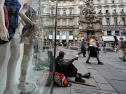 Le Point: доходы жителей ЕС упали до половины дохода среднего американца