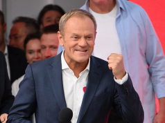 Дональд Туск снова стал премьер-министром Польши: рабочие фото политика