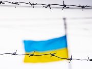 Протест польских дальнобойщиков, который слился с жалобами фермеров на дешевый импорт украинского зерна, является еще одним признаком того, как изменилось настроение среди „союзников“ Украины — пишет журналист Financial Times Рафаэль Миндер из пограничного пункта Медыка. В репортаже констатируется: вся «солидарность» улетучилась.