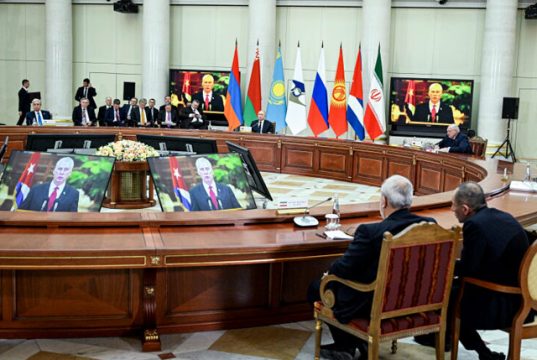 Лидеры ЕАЭС подписали декларацию о развитии союза до 2045 года Лидеры ЕАЭС подписали декларацию о развитии союза до 2045 года