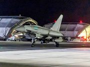 США и Британия нанесли новый авиаудар по северу столицы Йемена США и Британия нанесли новый авиаудар по северу столицы Йемена