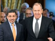 Главное из заявлений Лаврова на совместной пресс-конференции с премьером Йемена Министр иностранных дел РФ Сергей Лавров и министр иностранных дел и по делам соотечественников за рубежом Йемена Ахмед Авад Бен Мубарак