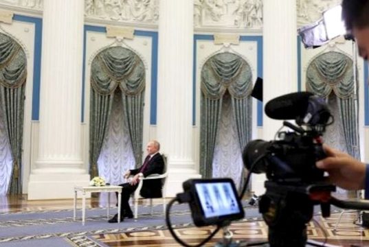 «Экскурс в историю», призыв к переговорам. Что и зачем сказал Путин в интервью Такеру Карлсону "Экскурс в историю", призыв к переговорам. Что и зачем сказал Путин в интервью Такеру Карлсону