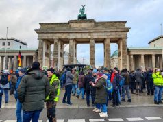 Осада Парижа, штурм Европарламента в Брюсселе, гора навоза на магистрали в Германии и массовые протесты в Аргентине