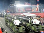 Вторая корейская война: Пхеньян обещает Сеулу «море огня» На этой фотографии, предоставленной правительством Северной Кореи, показаны межконтинентальные баллистические ракеты «Хвасон-17».